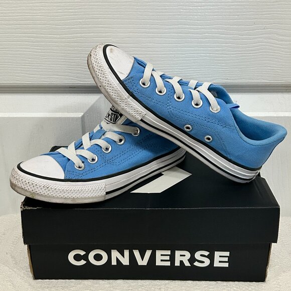 Girls Low Top Converse Sneakers - Size 1.5 - Picture 1 of 8
